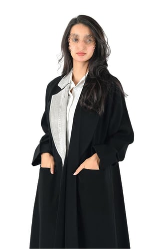 عباية بتطريز فضي