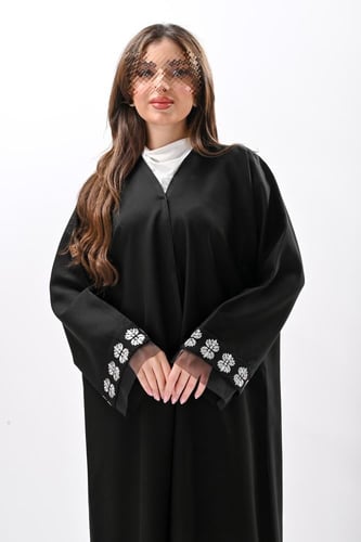 عباية كريب بكلفة ابيض