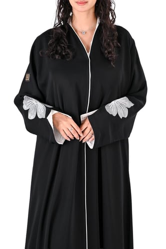 عباية انترنت بتطريز ابيض