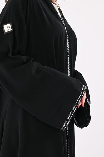 عباية ملكي تربل كلوش بتطريز ابيض