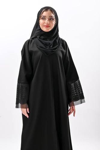عباية كريب بتطريز اسود