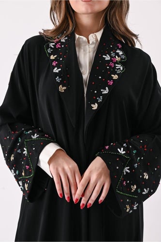 عباية ملكي بتطريز يدوي ملون