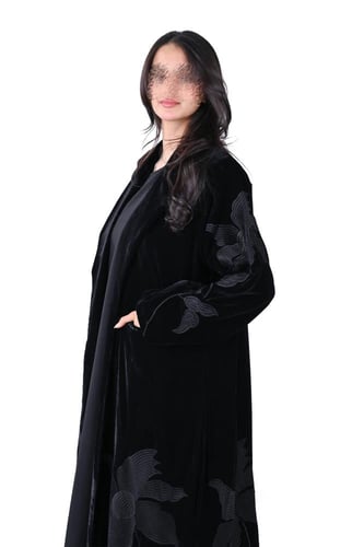 عباية مخمل بليزر شتوي بتطريز وجيوب