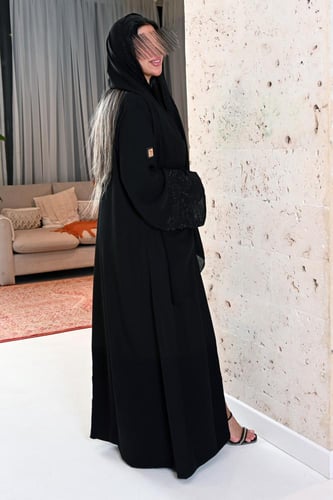 عباية انترنت بتطريز أسود