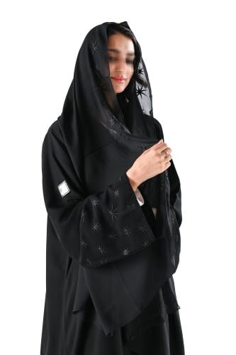 عباية كريب رسمي مطرزة على الاكمام