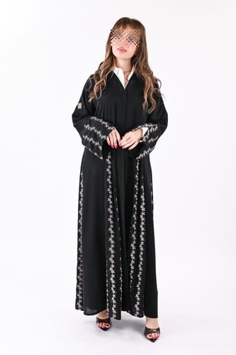 عباية الندى بتطريز مشجر ملون