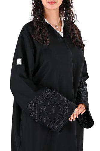 عباية انترنت بتطريز أسود