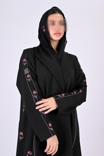 عباية كلوش بتطريز ملون