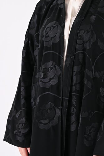 عباية ملكي بتطريز مشجر