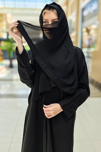 عباية كريب بتطريز يدوي