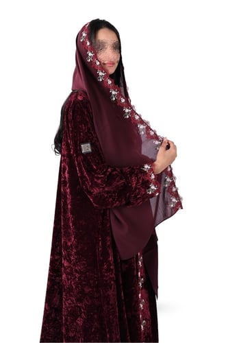 عباية مخمل مكسر بكلفة من الامام