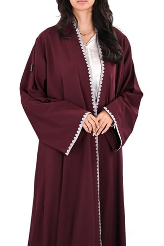 عباية انترنت عودي بتطريز ابيض