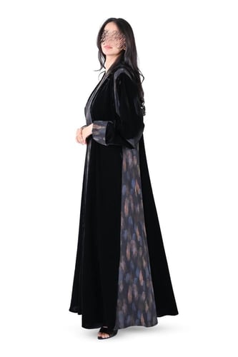 عباية مخمل مع تدخيلة قماش