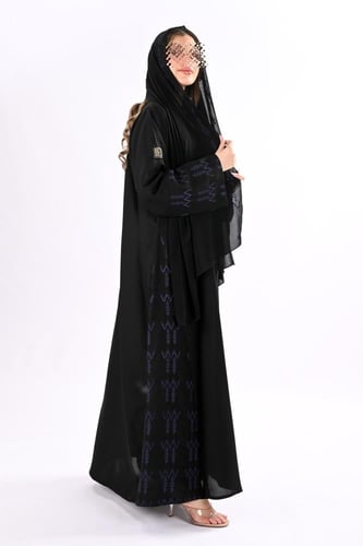 عباية كريب نص كلوش بتطريز من الجوانب