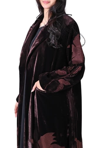 عباية مخمل بليزر شتوي بتطريز وجيوب