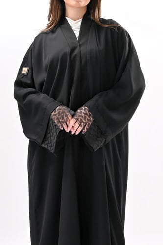 عباية بلاك بيري بدنتيل على الاكمام