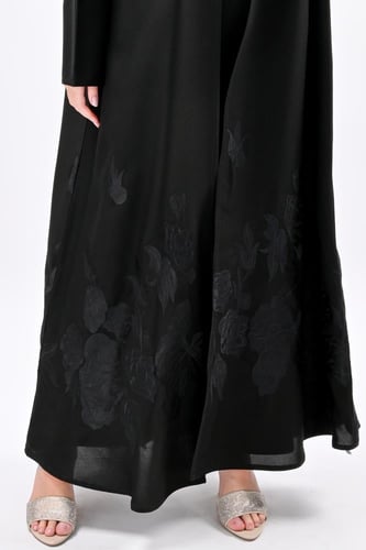 عباية كريب بتطريز أسود