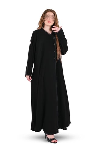 عباية ملكي بكلفة و اكسسوار اسود