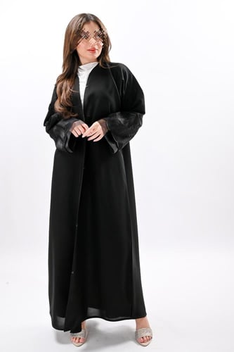 عباية كريب بتطريز اسود