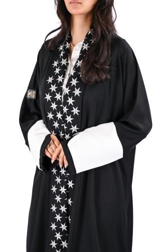 عباية بلاك بيري مطرز ابيض