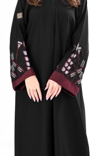 عباية كريب بتطريز ملون على الاكمام