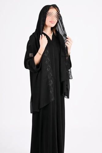 عباية كريب بتطريز أسود