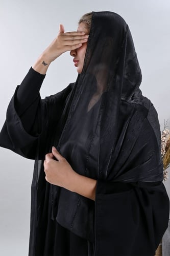 طرحة سوداء بفصوص