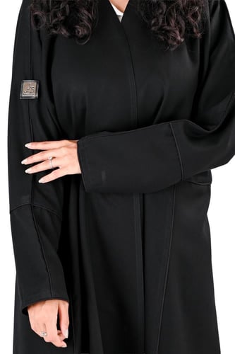 عباية كلوش بقيطان اسود