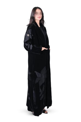 عباية مخمل بليزر شتوي بتطريز وجيوب