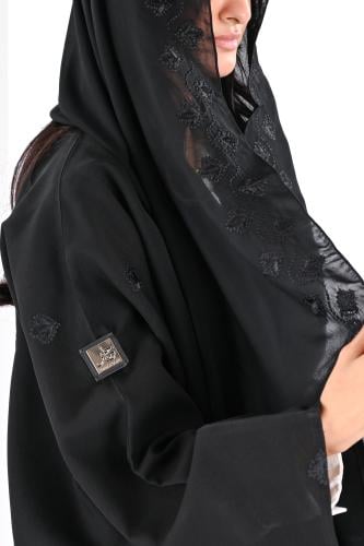 عباية كريب مطرز منثور اسود