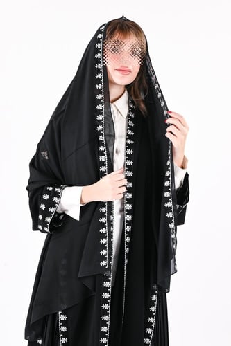 عباية ملكي بتطريز ابيض