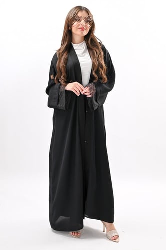 عباية بلاك بيري بدنتيل على الاكمام