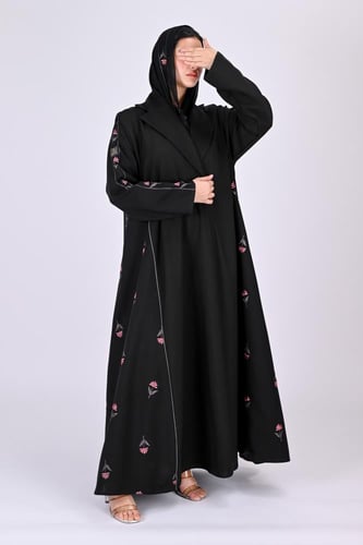 عباية كلوش بتطريز ملون