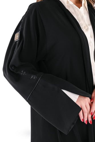 عباية ملكي بتطريز اسود