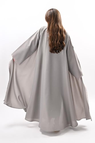 عباية كريب تربل كلوش بلون رصاصي