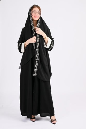 عباية كريب بتطريز بيج