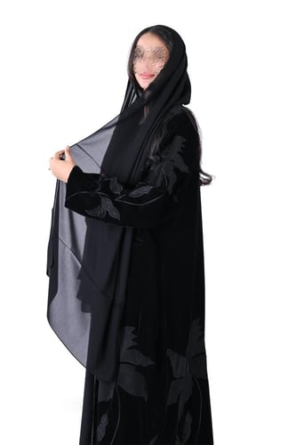 عباية مخمل بليزر شتوي بتطريز وجيوب