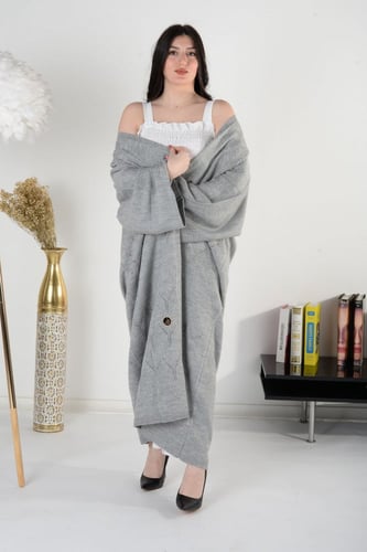 فستان تحت العباية باللون الابيض