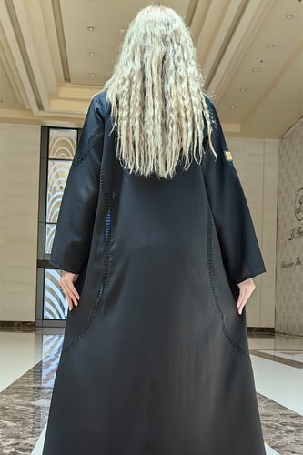 عباية كريب بكلفة ناعمة سوداء