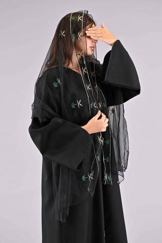 طرحة تل بتطريز ذهبي على أخضر سيفين ونخلة