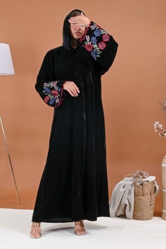 عباية مخمل بتطريز على الاكمام