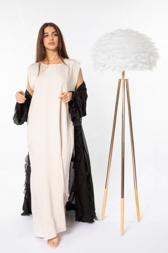 فستان تحت العباية باللون البيج