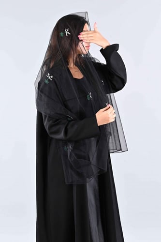 طرحة تل بتطريز أبيض على أخضر سيفين ونخلة