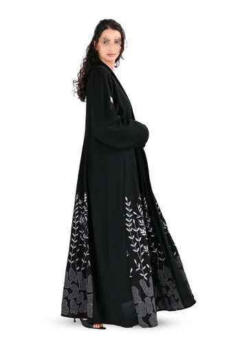 عباية كلوش بتطريز ملون