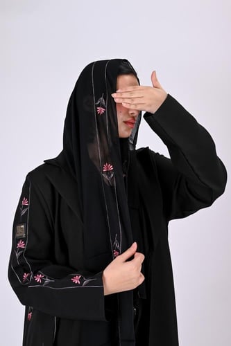 عباية كلوش بتطريز ملون