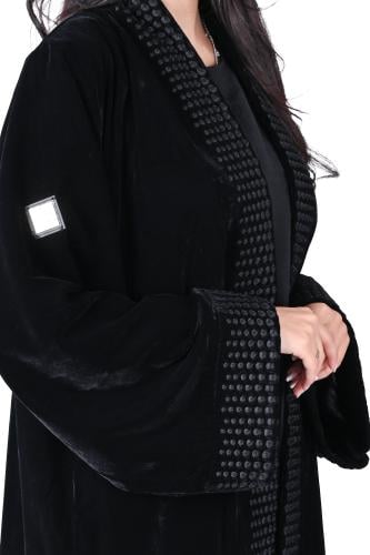 عباية مخمل بتطريز اسود