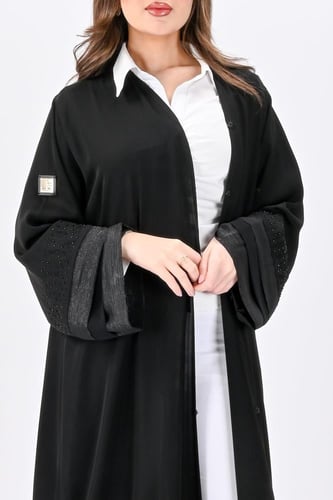 عباية بلاك بيري بفصوص على الكم