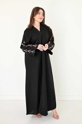 عباية كريب بتطريز ورود