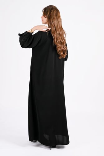 عباية كريب بتطريز أسود