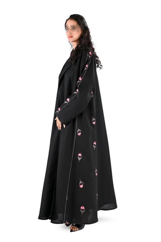 عباية كلوش بتطريز ملون